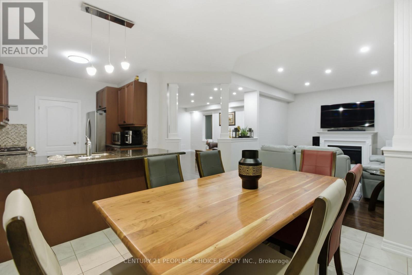 188 Bonnieglen Farm Boulevard, Caledon, Ontario  L7C 4C1 - Photo 7 - W12856322