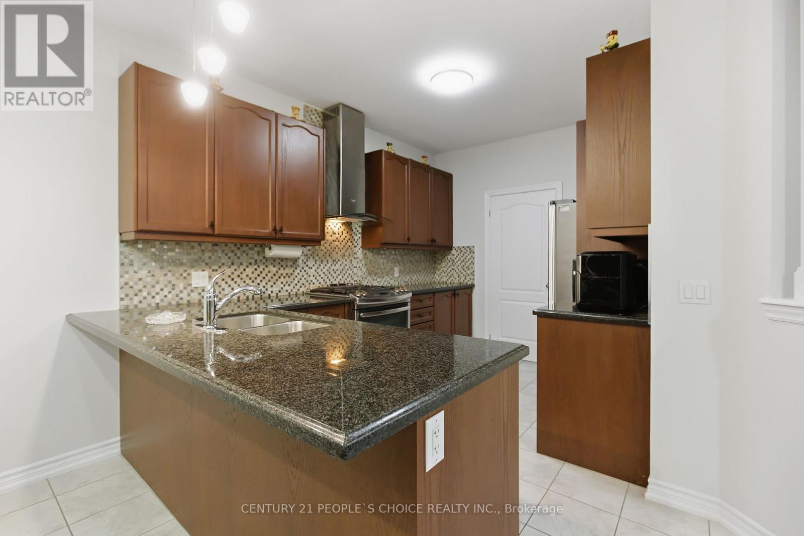 188 Bonnieglen Farm Boulevard, Caledon, Ontario  L7C 4C1 - Photo 8 - W12856322