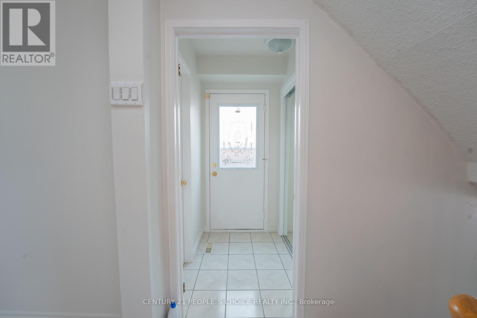 2247 Silverbirch Court, Burlington, Ontario  L7M 3H4 - Photo 16 - W12856344