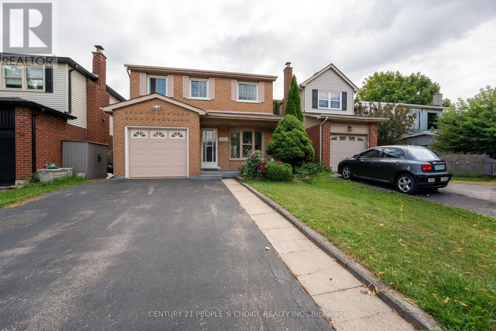 2247 Silverbirch Court, Burlington, Ontario  L7M 3H4 - Photo 2 - W12856344
