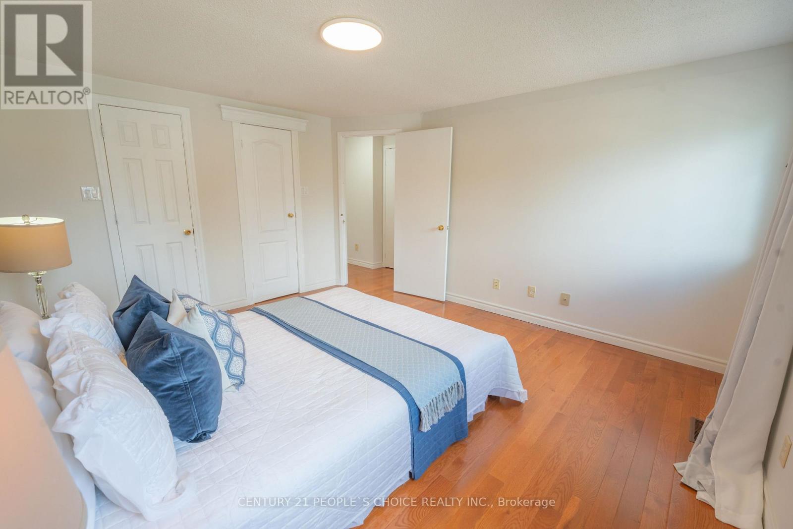 2247 Silverbirch Court, Burlington, Ontario  L7M 3H4 - Photo 27 - W12856344