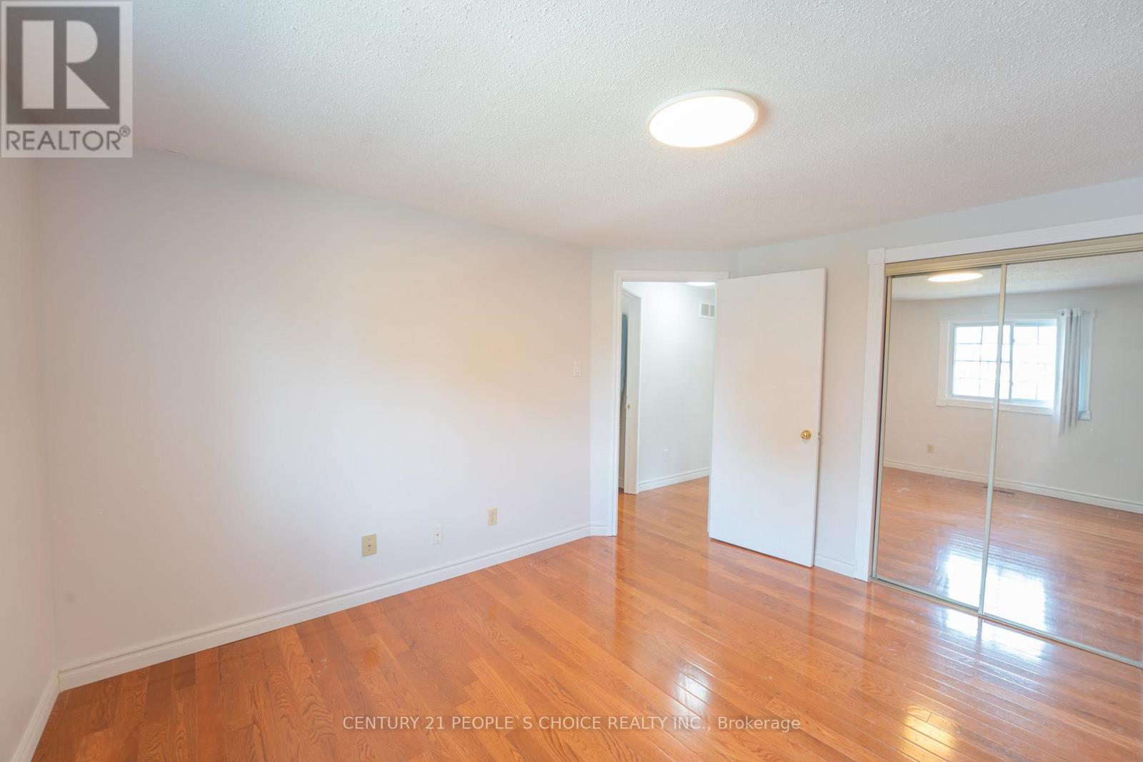 2247 Silverbirch Court, Burlington, Ontario  L7M 3H4 - Photo 31 - W12856344