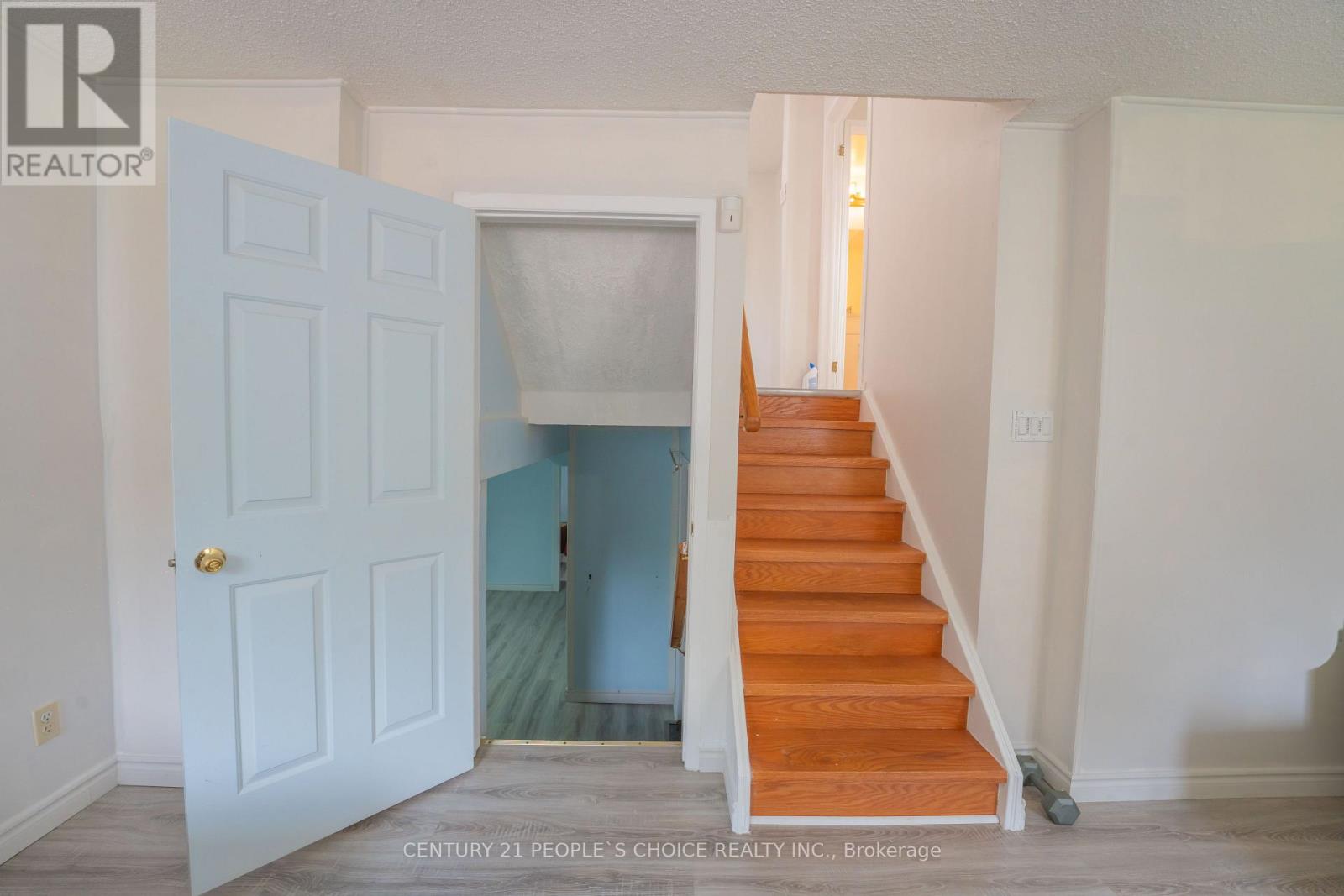 2247 Silverbirch Court, Burlington, Ontario  L7M 3H4 - Photo 39 - W12856344