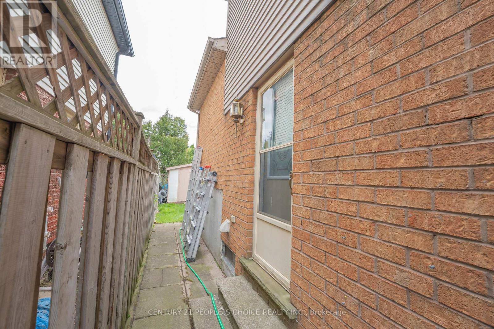 2247 Silverbirch Court, Burlington, Ontario  L7M 3H4 - Photo 49 - W12856344