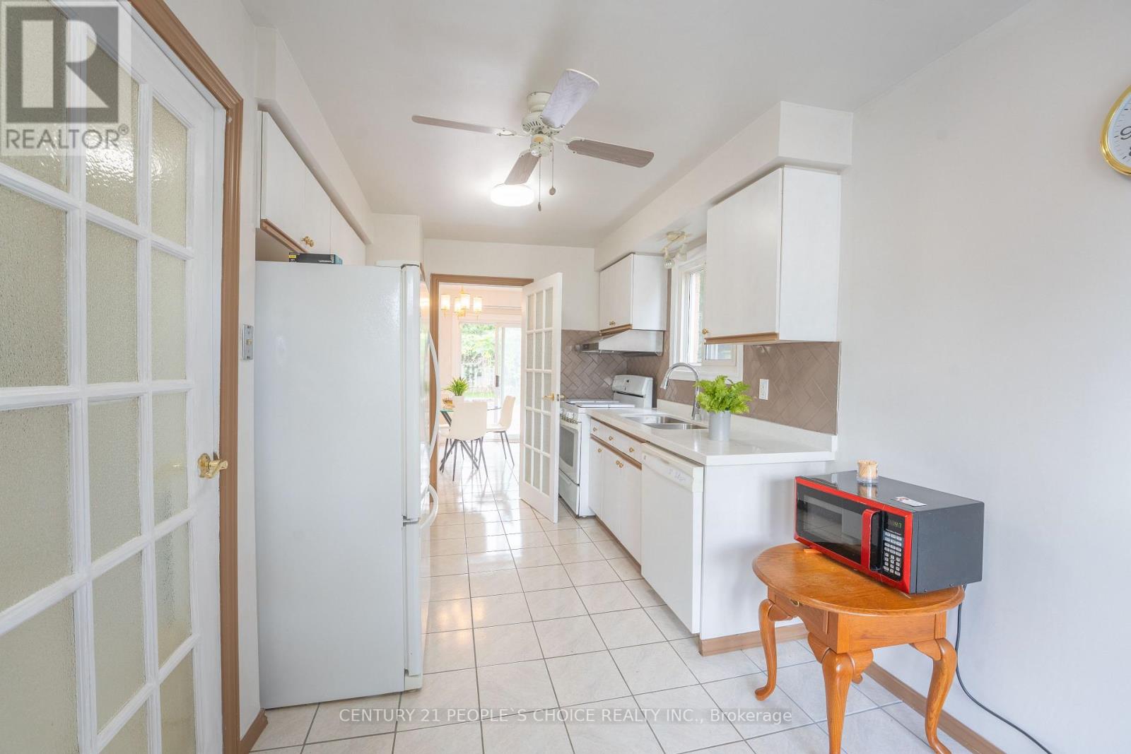 2247 Silverbirch Court, Burlington, Ontario  L7M 3H4 - Photo 7 - W12856344