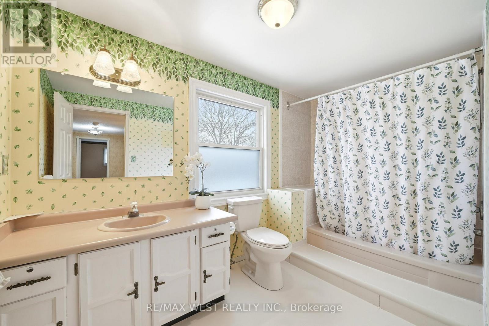 690 Robertson Crescent, Milton, Ontario  L9T 4V5 - Photo 14 - W12856378