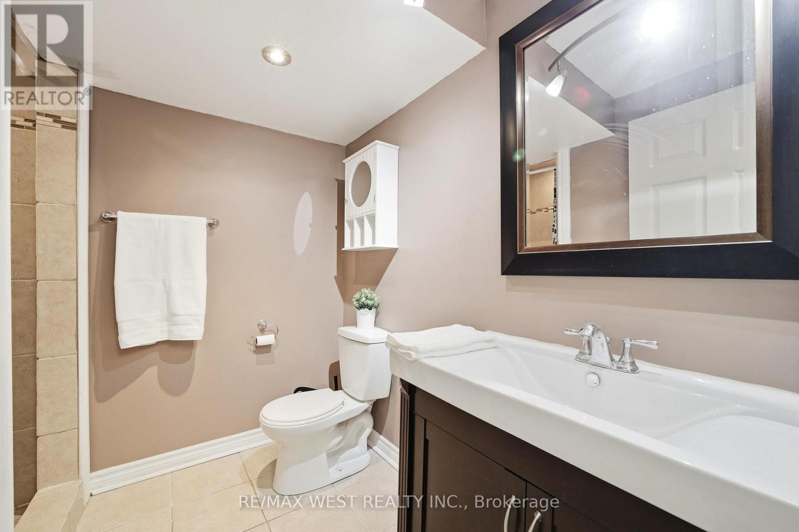 690 Robertson Crescent, Milton, Ontario  L9T 4V5 - Photo 18 - W12856378