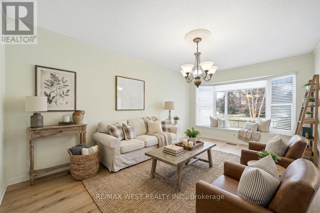 690 Robertson Crescent, Milton, Ontario  L9T 4V5 - Photo 3 - W12856378