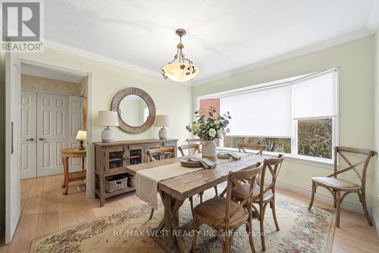 690 Robertson Crescent, Milton, Ontario  L9T 4V5 - Photo 4 - W12856378