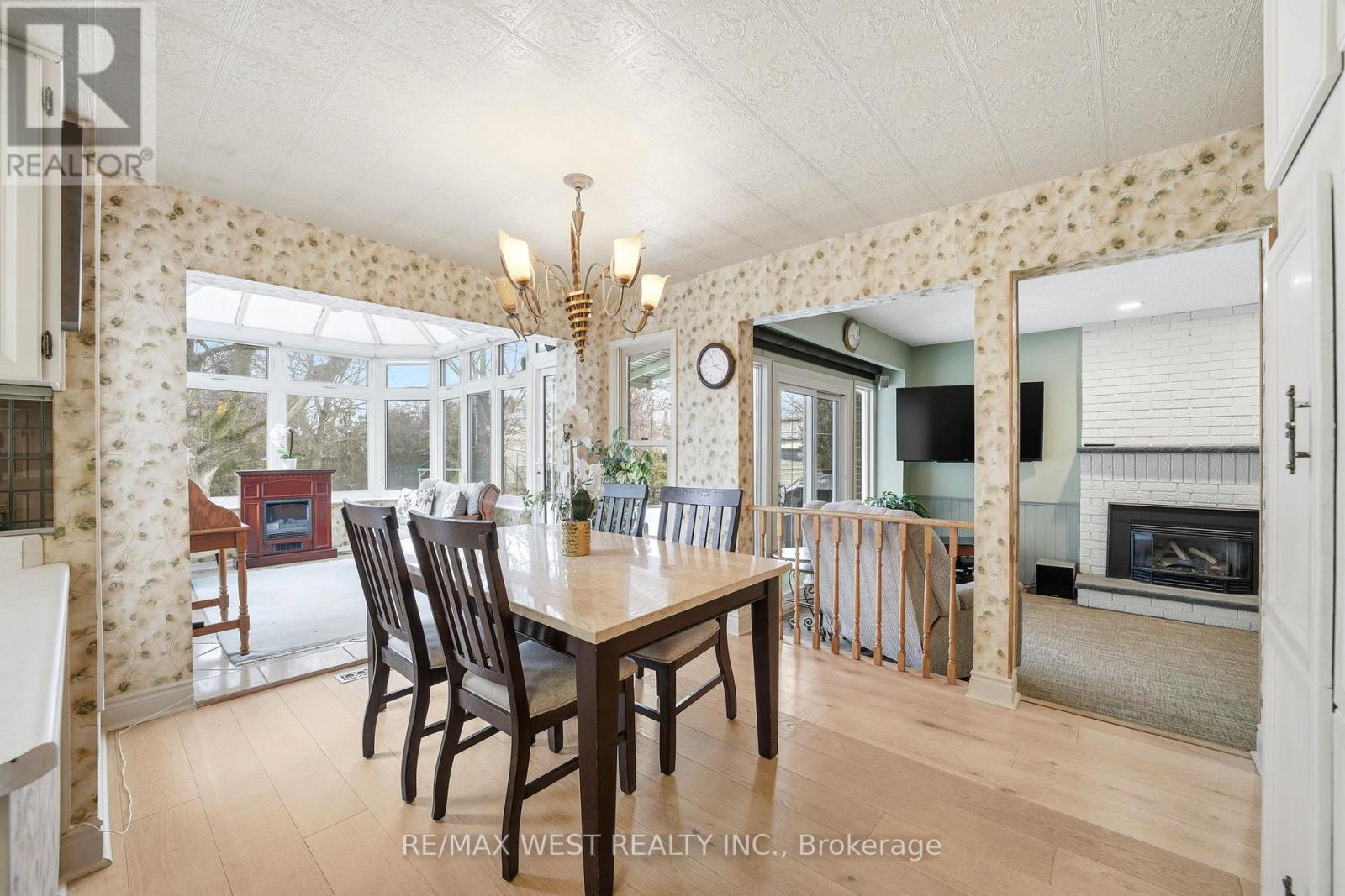 690 Robertson Crescent, Milton, Ontario  L9T 4V5 - Photo 6 - W12856378