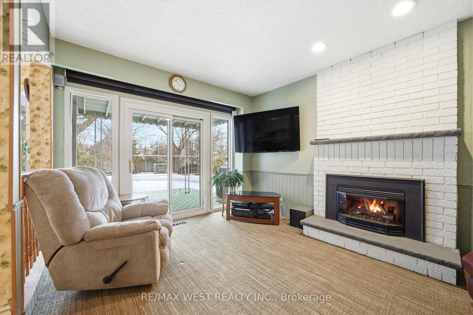 690 Robertson Crescent, Milton, Ontario  L9T 4V5 - Photo 7 - W12856378