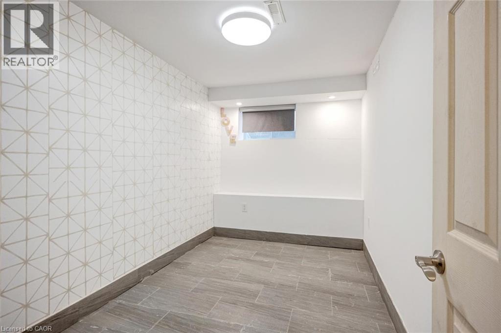 1099 Ogden Avenue, Mississauga, Ontario  L5E 2G7 - Photo 34 - 40789163