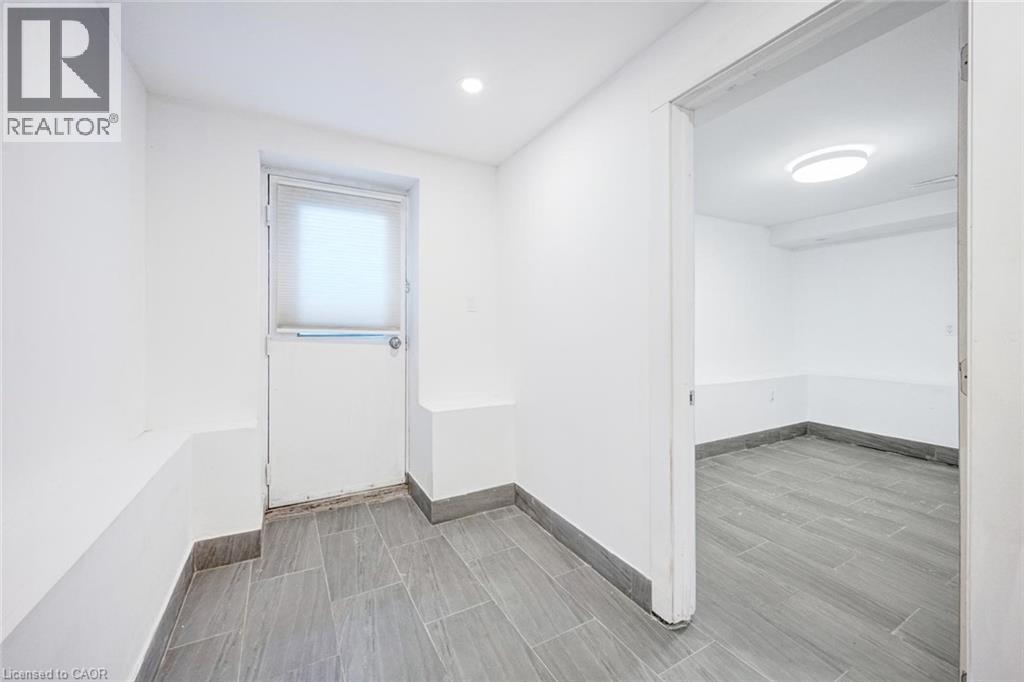 1099 Ogden Avenue, Mississauga, Ontario  L5E 2G7 - Photo 31 - 40789163