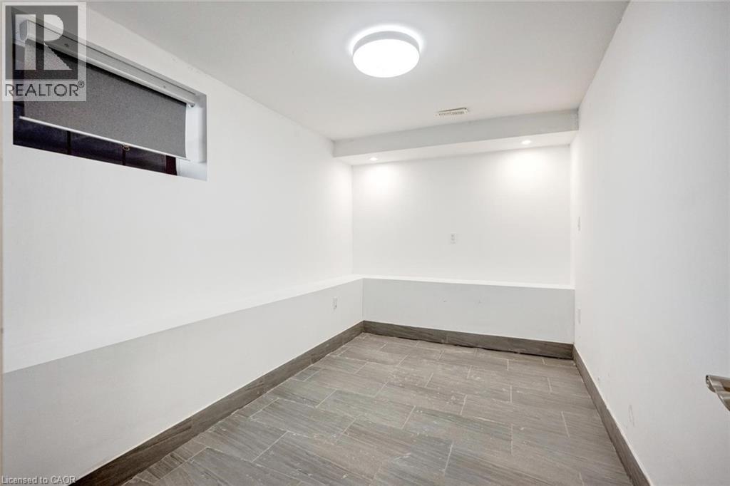 1099 Ogden Avenue, Mississauga, Ontario  L5E 2G7 - Photo 32 - 40789163