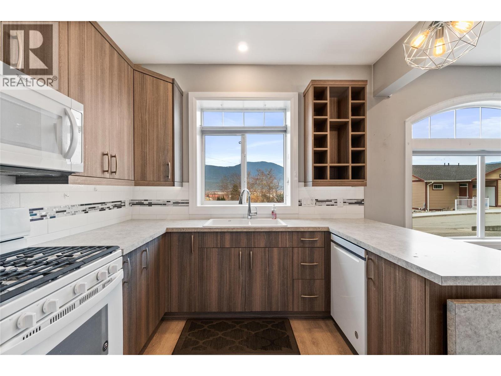 1070 1 Street Se Unit# 37, Salmon Arm, British Columbia  V1E 0B6 - Photo 11 - 10377549