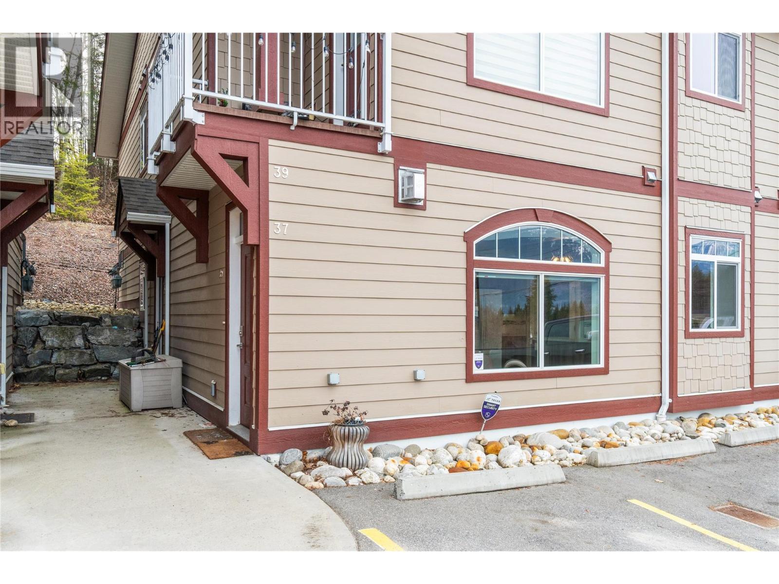 1070 1 Street Se Unit# 37, Salmon Arm, British Columbia  V1E 0B6 - Photo 2 - 10377549
