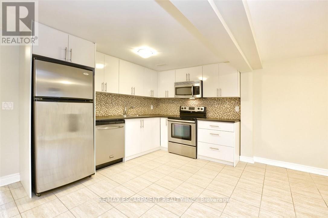 2 - 25 Endfield Avenue, Hamilton, Ontario  L8T 2L3 - Photo 3 - X12856172