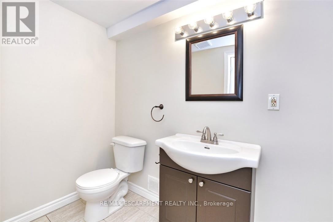 2 - 25 Endfield Avenue, Hamilton, Ontario  L8T 2L3 - Photo 7 - X12856172