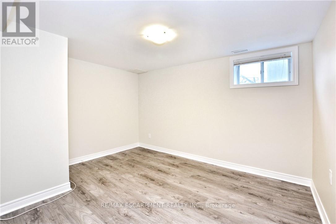 2 - 25 Endfield Avenue, Hamilton, Ontario  L8T 2L3 - Photo 8 - X12856172