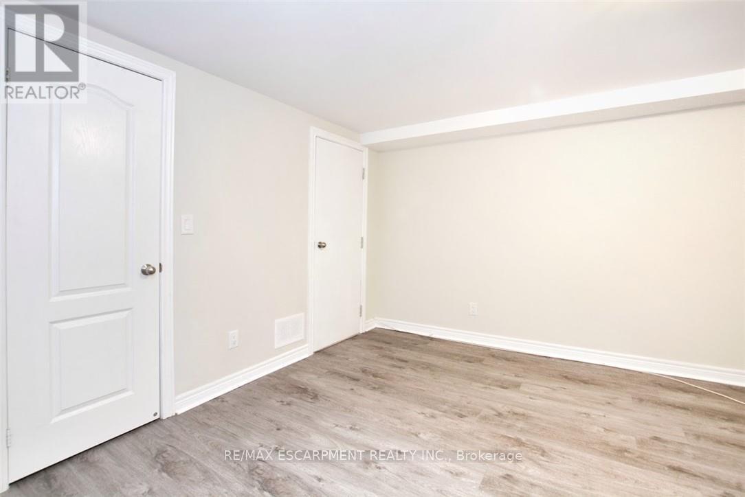 2 - 25 Endfield Avenue, Hamilton, Ontario  L8T 2L3 - Photo 9 - X12856172