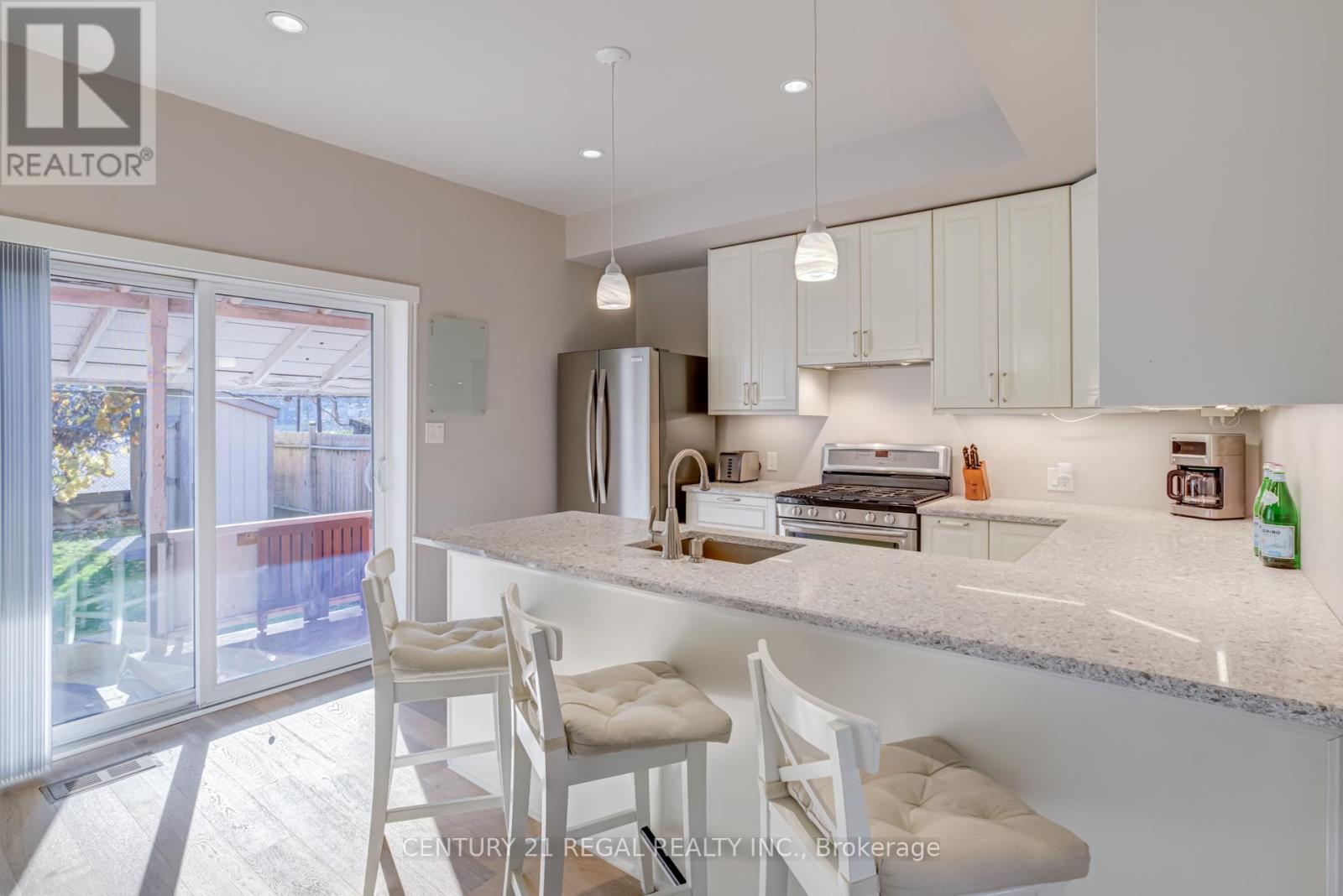 9 Mcneil Street, Hamilton, Ontario  L8R 2C3 - Photo 14 - X12856312