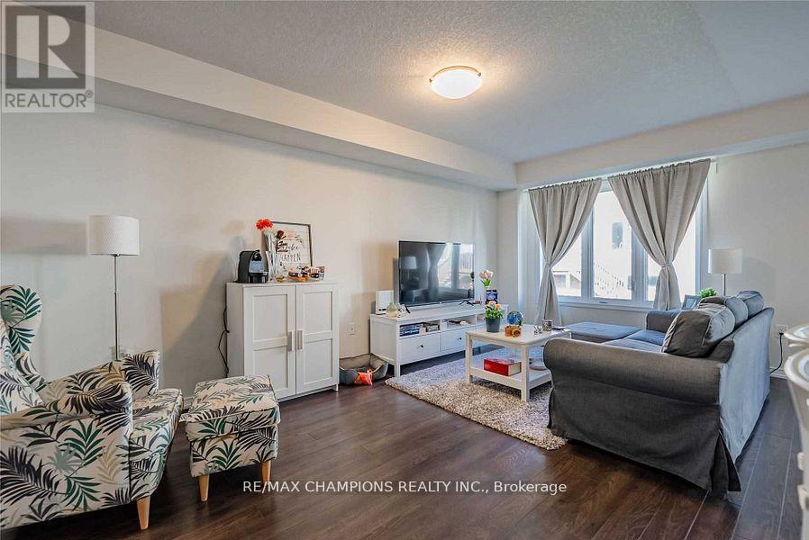 7732 White Pine Crescent, Niagara Falls, Ontario  L2H 3R5 - Photo 5 - X12856318