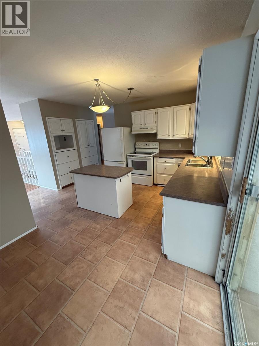 2312 Robin Place, North Battleford, Saskatchewan  S9A 3T7 - Photo 6 - SK029906