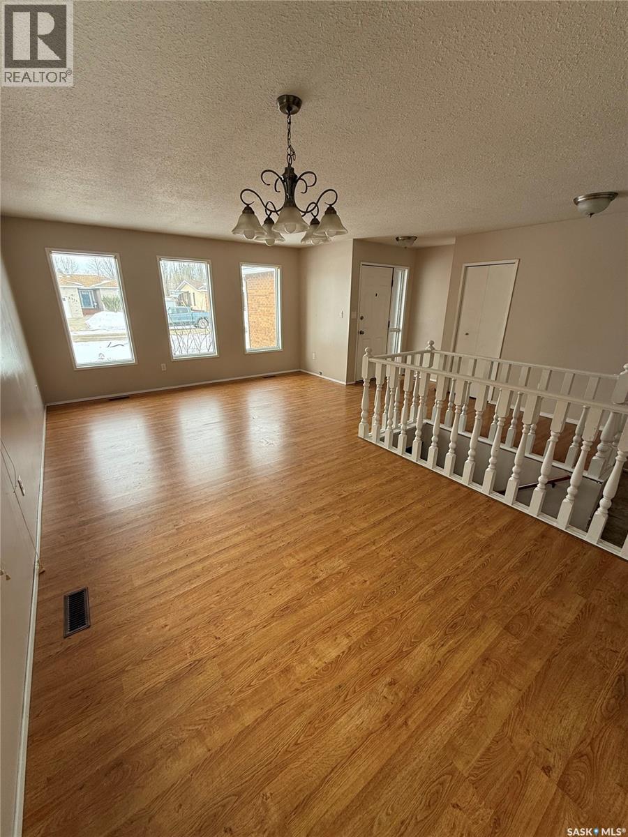 2312 Robin Place, North Battleford, Saskatchewan  S9A 3T7 - Photo 9 - SK029906