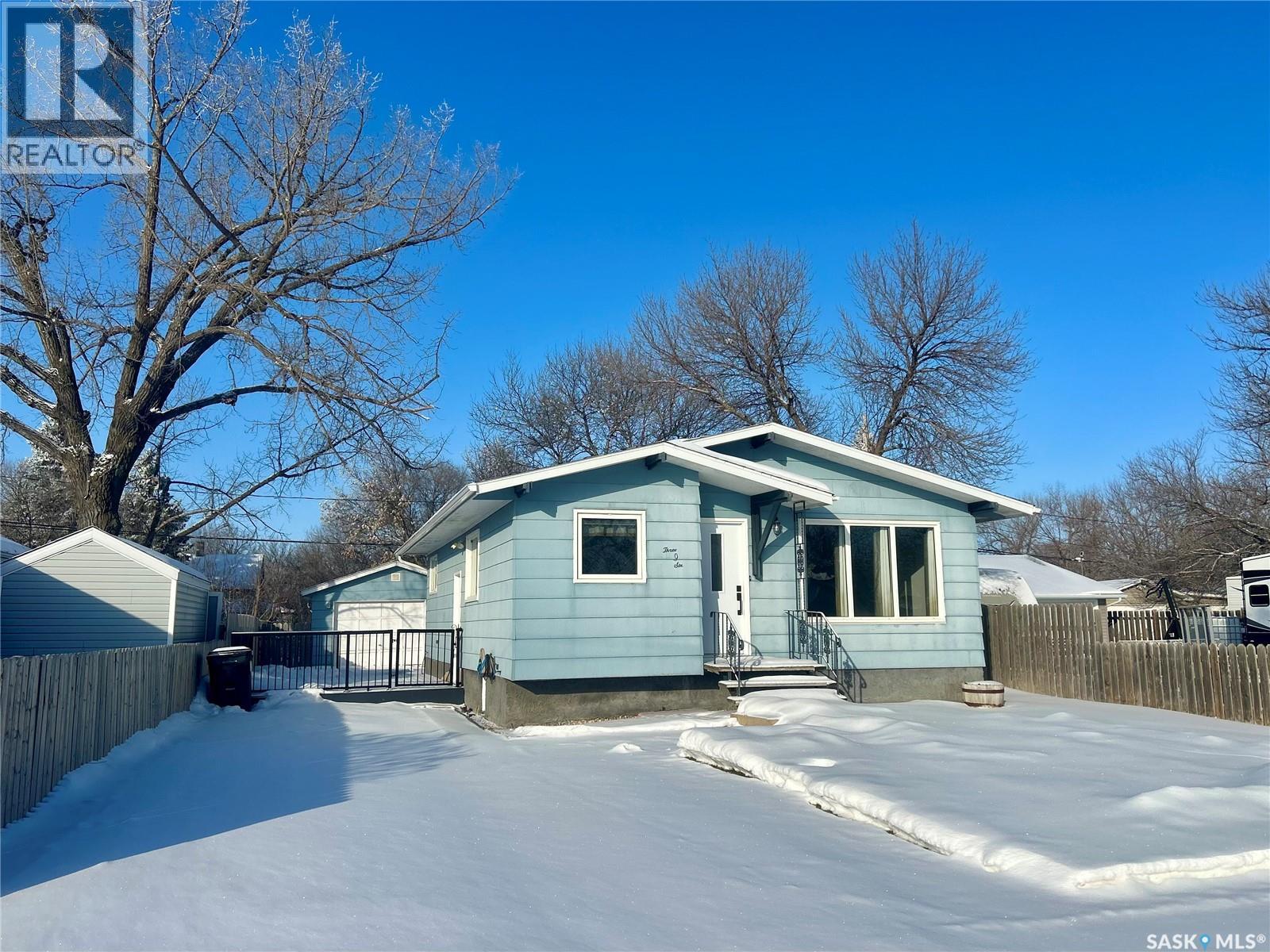 306 Main Street, Bienfait, Saskatchewan  S0C 0M0 - Photo 1 - SK029893