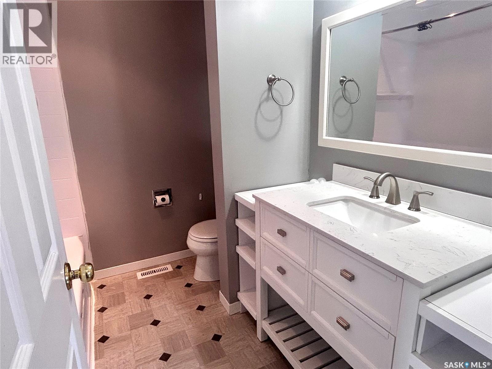 306 Main Street, Bienfait, Saskatchewan  S0C 0M0 - Photo 17 - SK029893