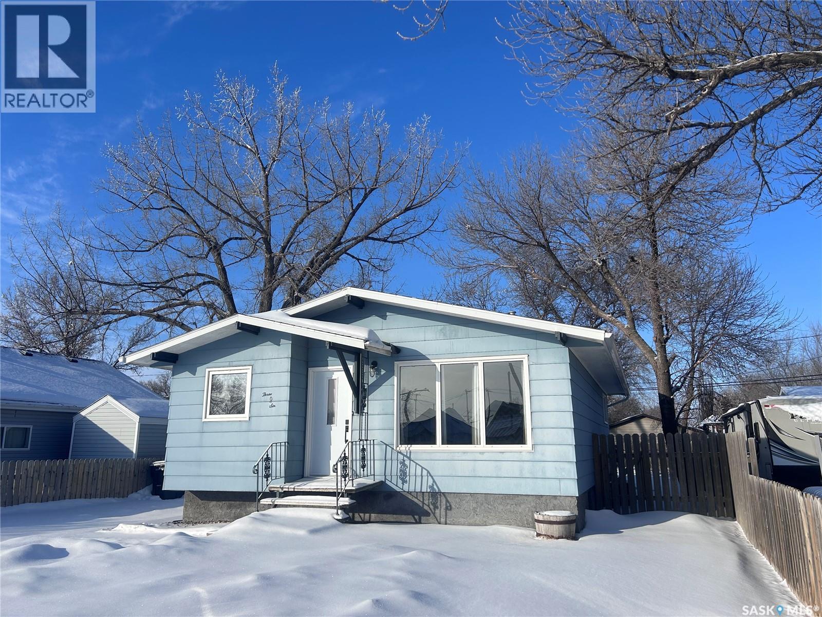 306 Main Street, Bienfait, Saskatchewan  S0C 0M0 - Photo 3 - SK029893