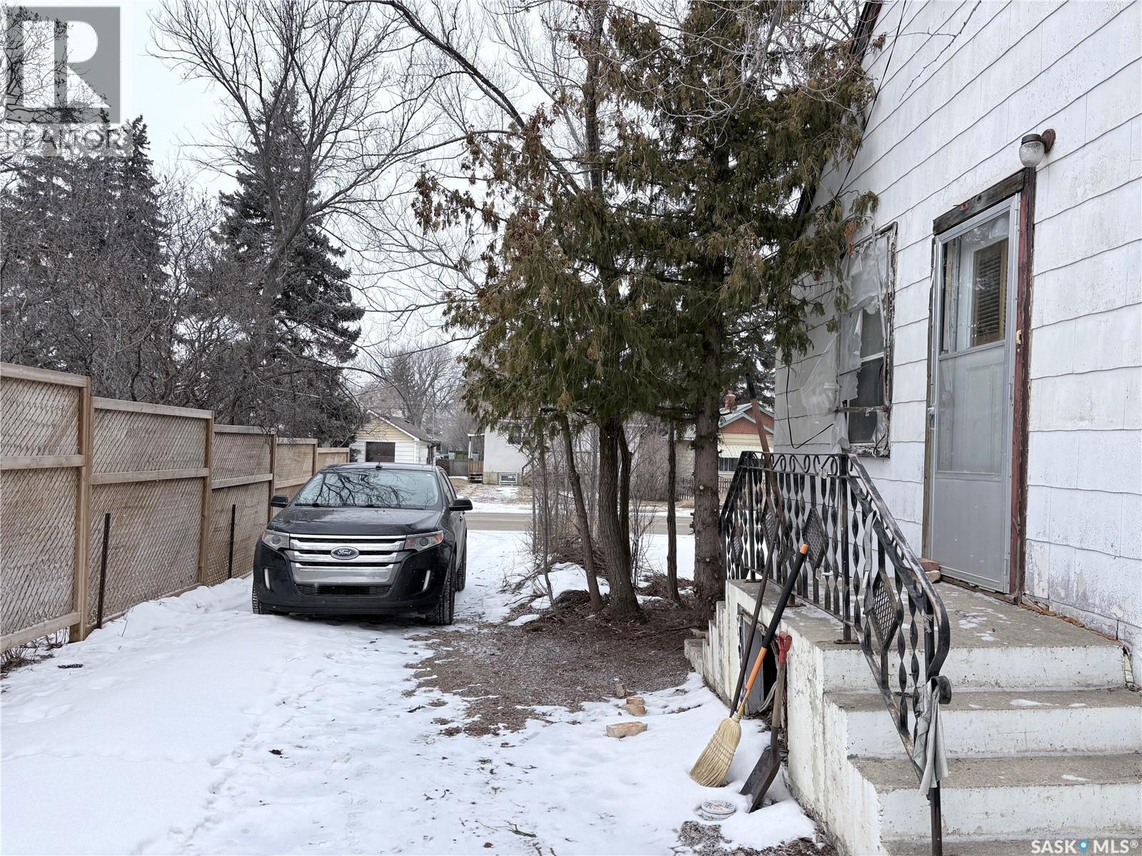 975 Coteau Street W, Moose Jaw, Saskatchewan  S6H 5G1 - Photo 2 - SK029823