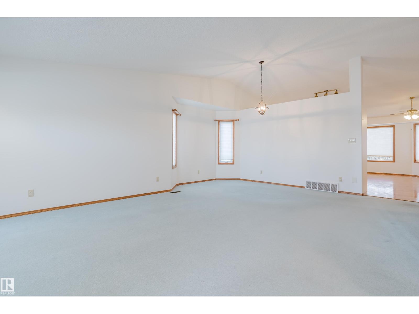 535 Pardee Bay Ba Nw, Edmonton, Alberta  T5T 5Y9 - Photo 5 - E4476347