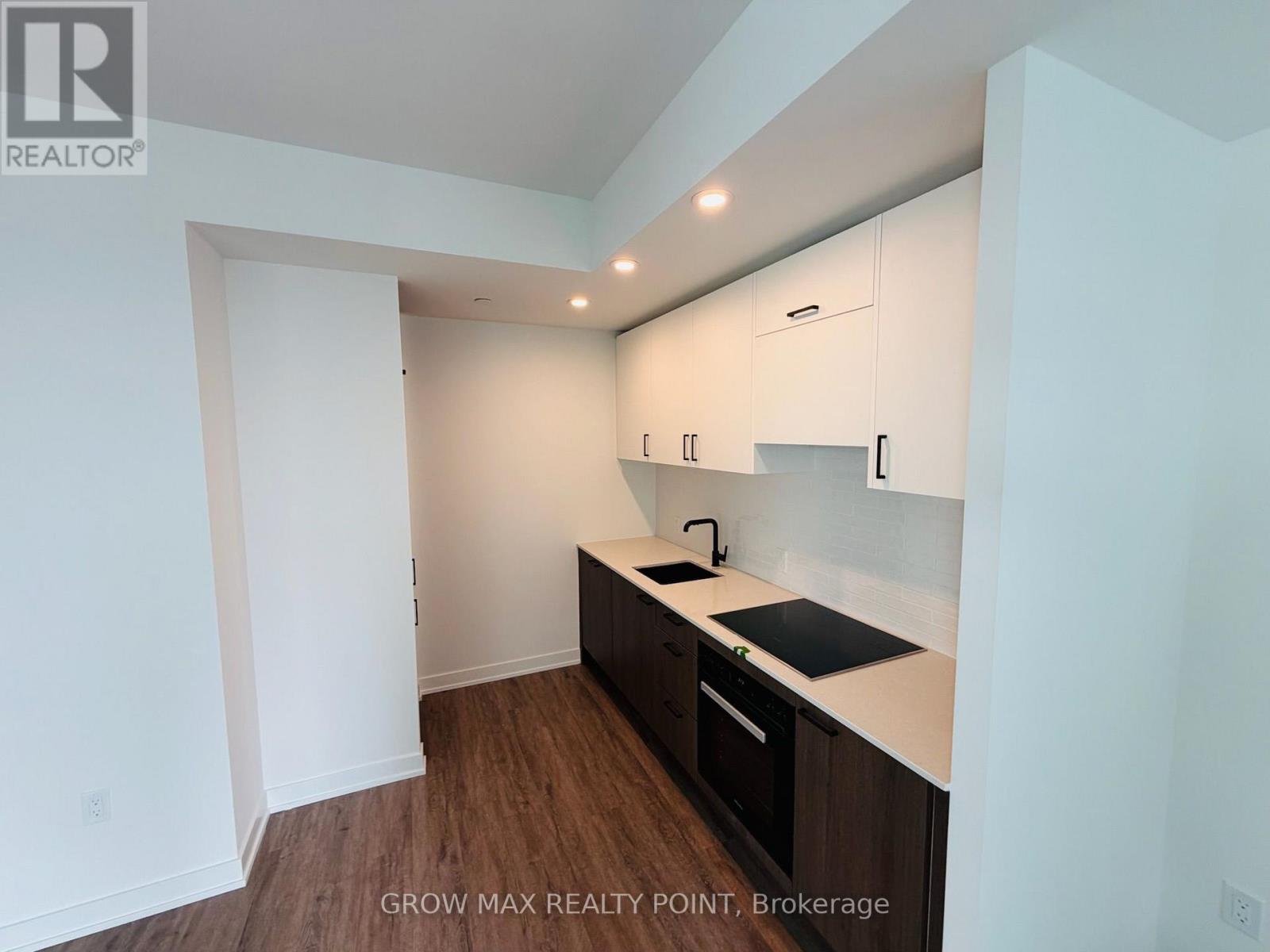 1605 - 1 QUARRINGTON LANE, Toronto, Ontario