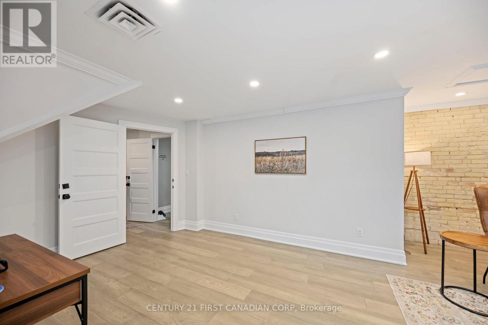 3 - 408 Queens Avenue, London East, Ontario  N6B 1X9 - Photo 5 - X12833430