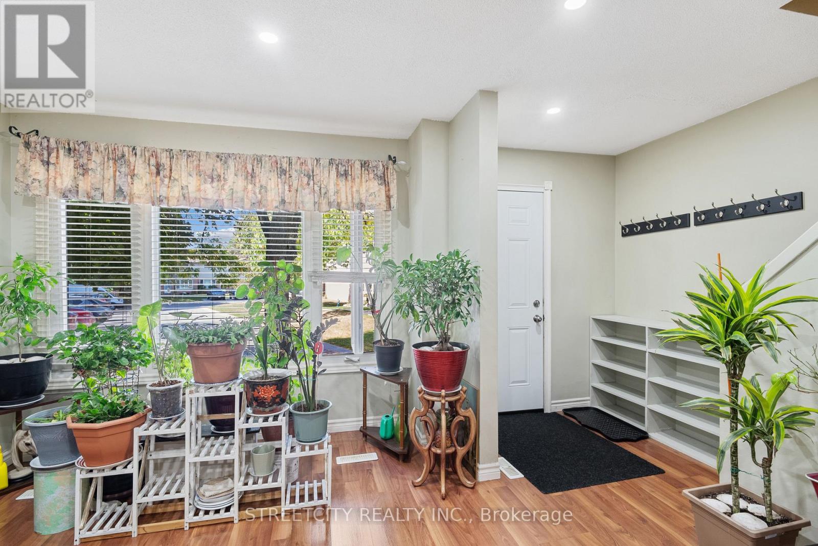 Photo 5 of 30 for 19 - 45 Gatewood Place