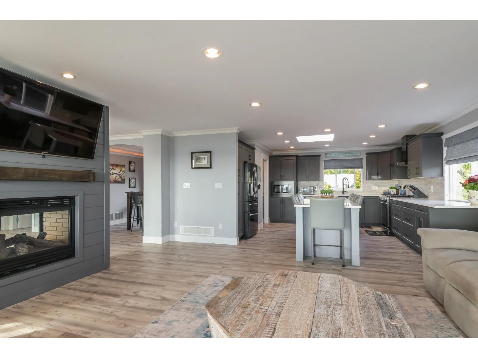 15587 Semiahmoo Avenue, White Rock, British Columbia  V4B 1V3 - Photo 5 - R3095985