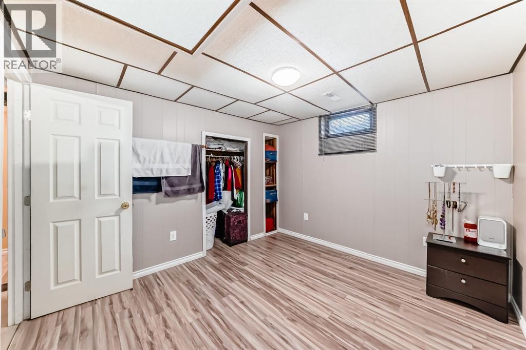 236 Pinecliff Way Ne, Calgary, Alberta  T1Y 3X3 - Photo 12 - A2285050