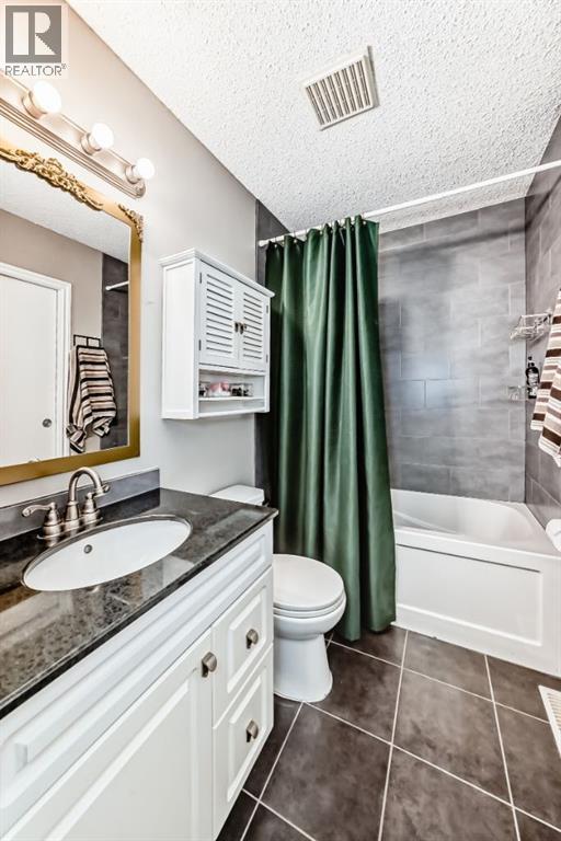 236 Pinecliff Way Ne, Calgary, Alberta  T1Y 3X3 - Photo 9 - A2285050