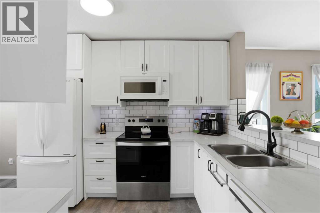 11, 103 Fairways Drive Nw, Airdrie, Alberta  T4B 2Y5 - Photo 6 - A2289417