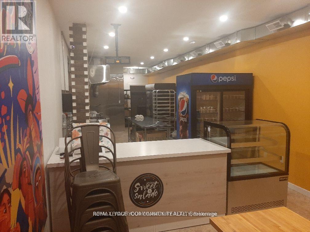 30-32 Main Street S, Newmarket, Ontario  L3Y 3Y3 - Photo 2 - N12856412