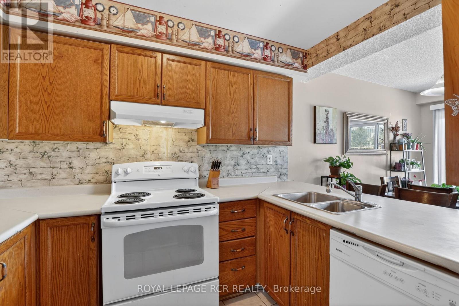 10 - 369 Riddell Court, Newmarket, Ontario  L3Y 8M8 - Photo 14 - N12856424