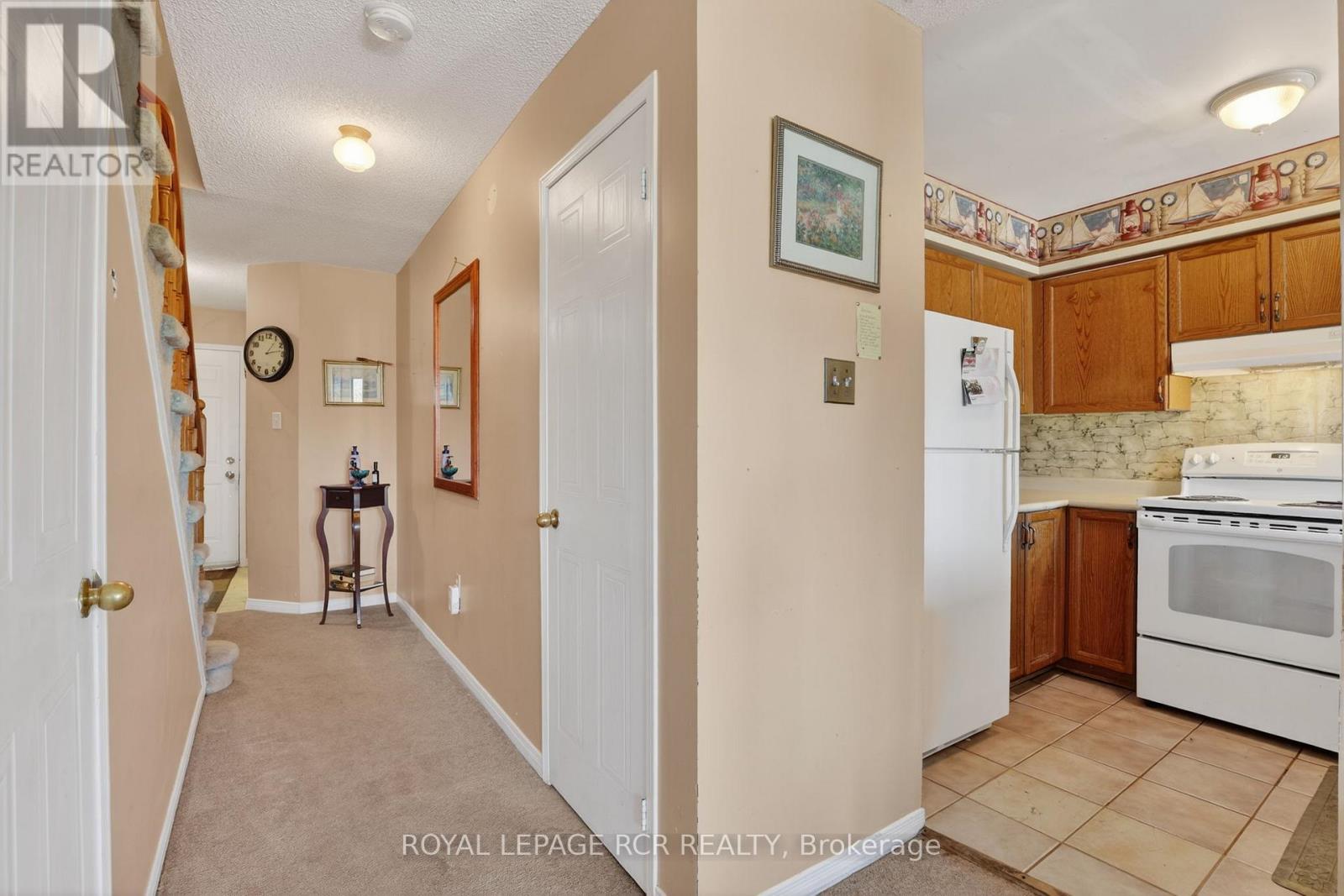 10 - 369 Riddell Court, Newmarket, Ontario  L3Y 8M8 - Photo 3 - N12856424