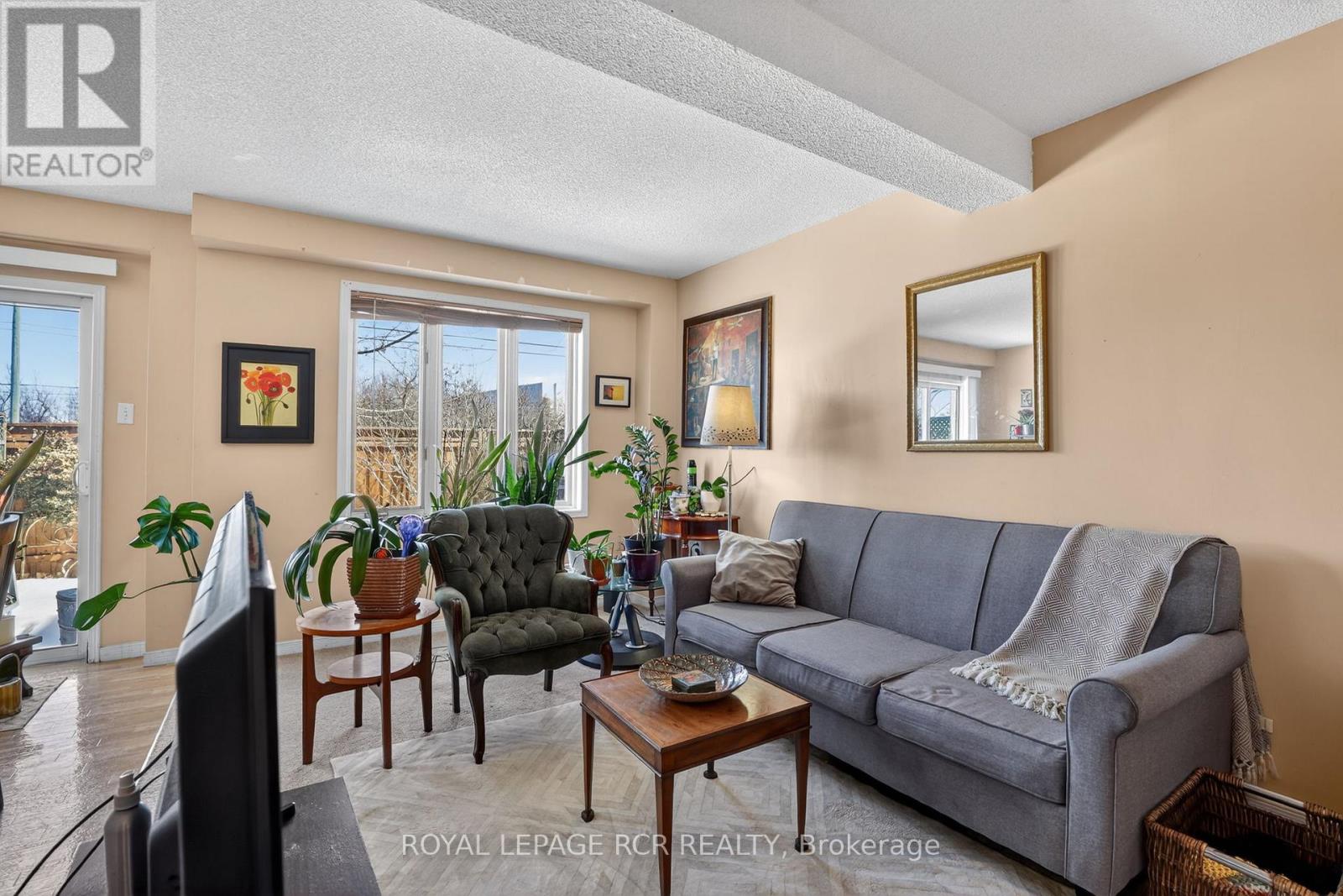 10 - 369 Riddell Court, Newmarket, Ontario  L3Y 8M8 - Photo 4 - N12856424