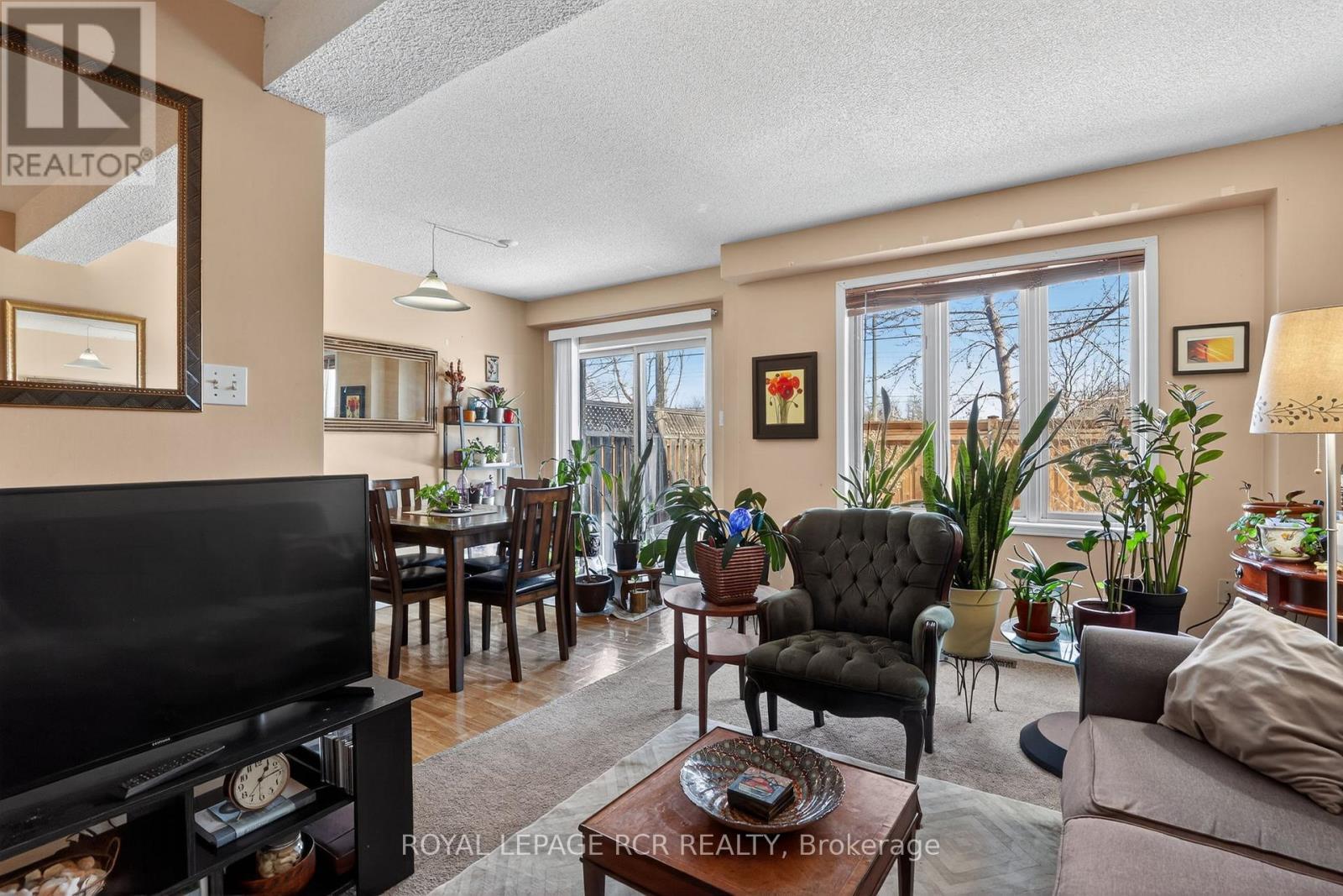 10 - 369 Riddell Court, Newmarket, Ontario  L3Y 8M8 - Photo 5 - N12856424