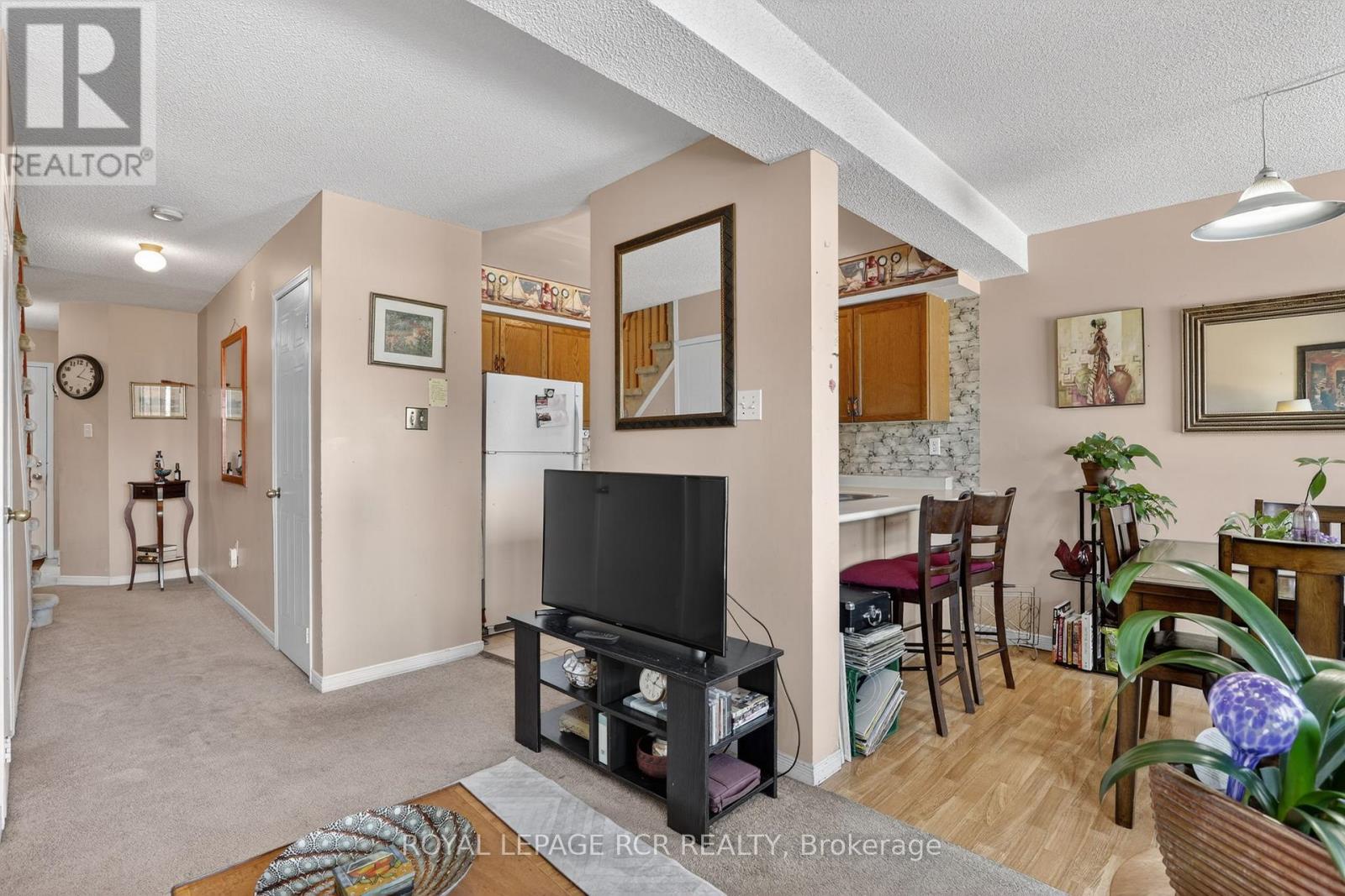 10 - 369 Riddell Court, Newmarket, Ontario  L3Y 8M8 - Photo 7 - N12856424