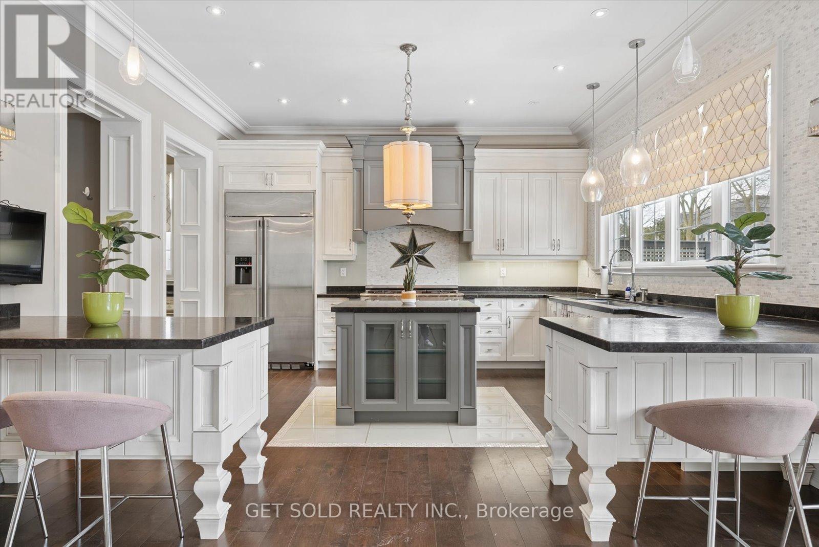 8 Thornhill Avenue, Vaughan (Uplands), Ontario  L4J 1J4 - Photo 11 - N12856466