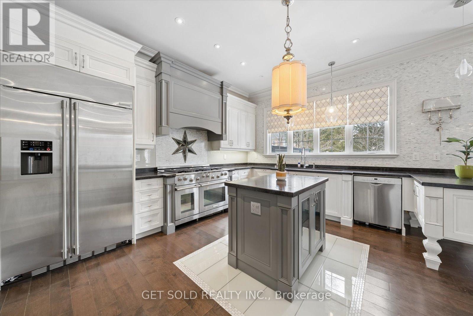 8 Thornhill Avenue, Vaughan (Uplands), Ontario  L4J 1J4 - Photo 12 - N12856466