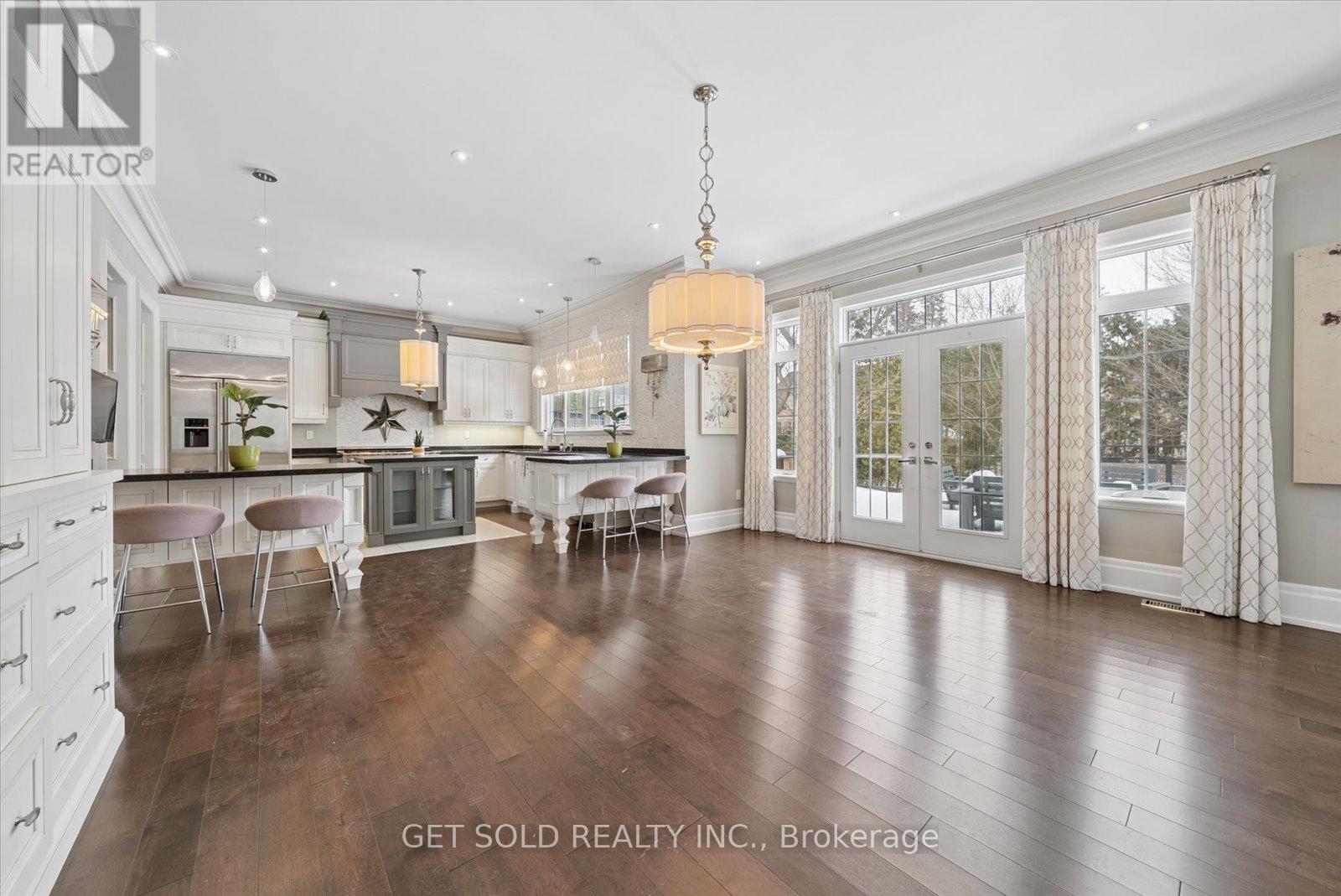 8 Thornhill Avenue, Vaughan (Uplands), Ontario  L4J 1J4 - Photo 13 - N12856466