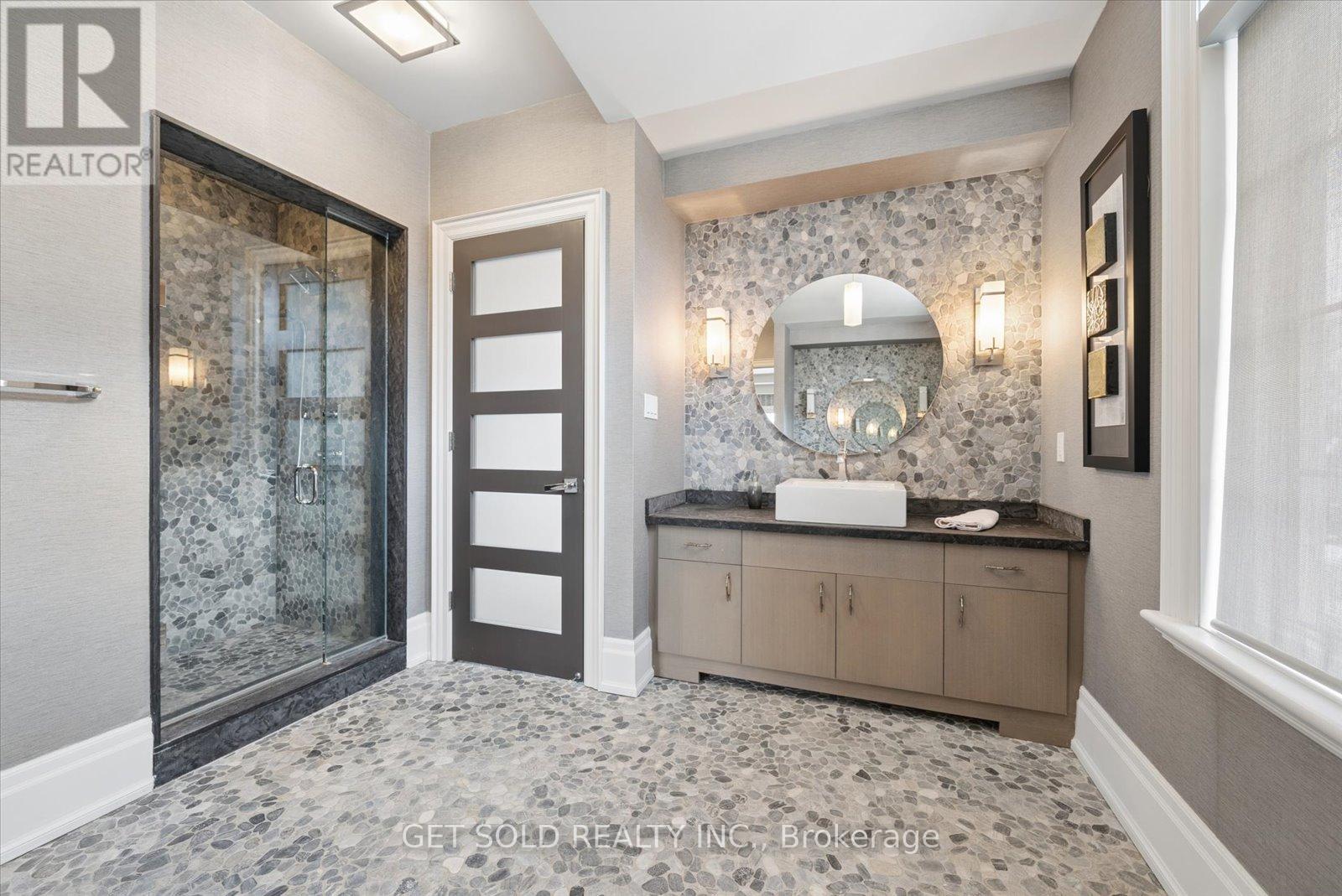 8 Thornhill Avenue, Vaughan (Uplands), Ontario  L4J 1J4 - Photo 29 - N12856466